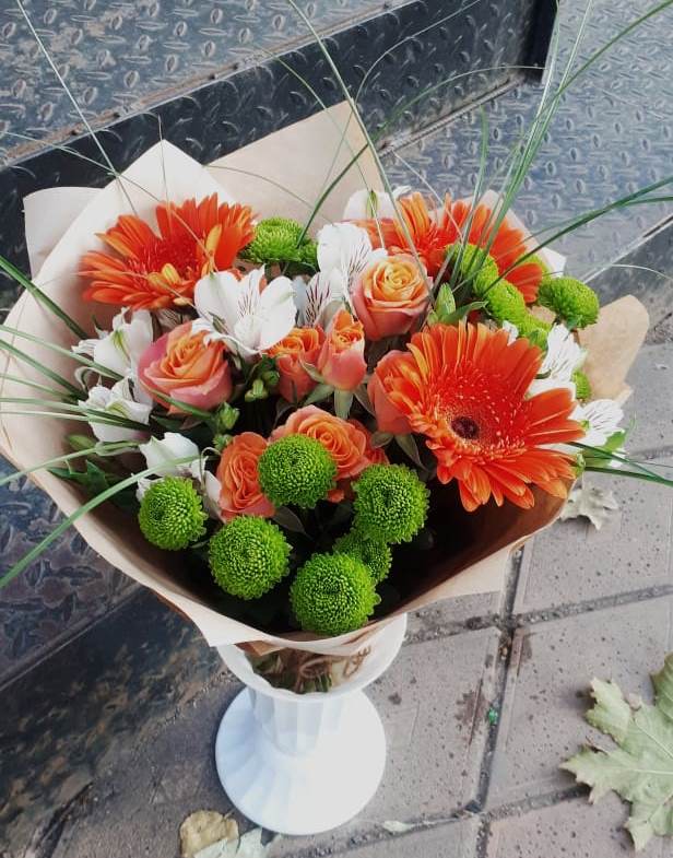 Букет цветов из: Герберы, Хризантемы, Альстромерии и Розы в Зимогорье