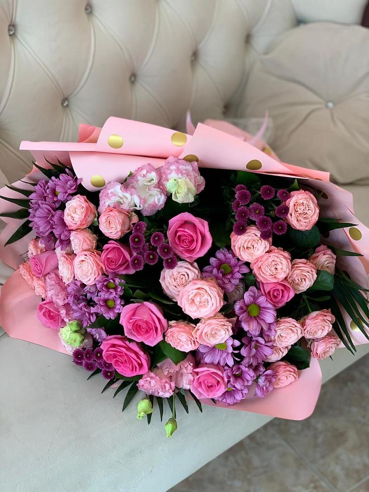 Букет цветов из: Хризантемы, Розы и Лизиантусы в Зимогорье