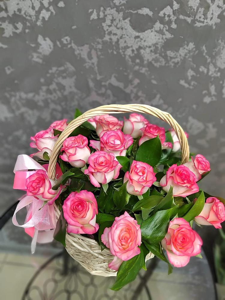 Цветочная композиция из Розы в корзине в Зимогорье