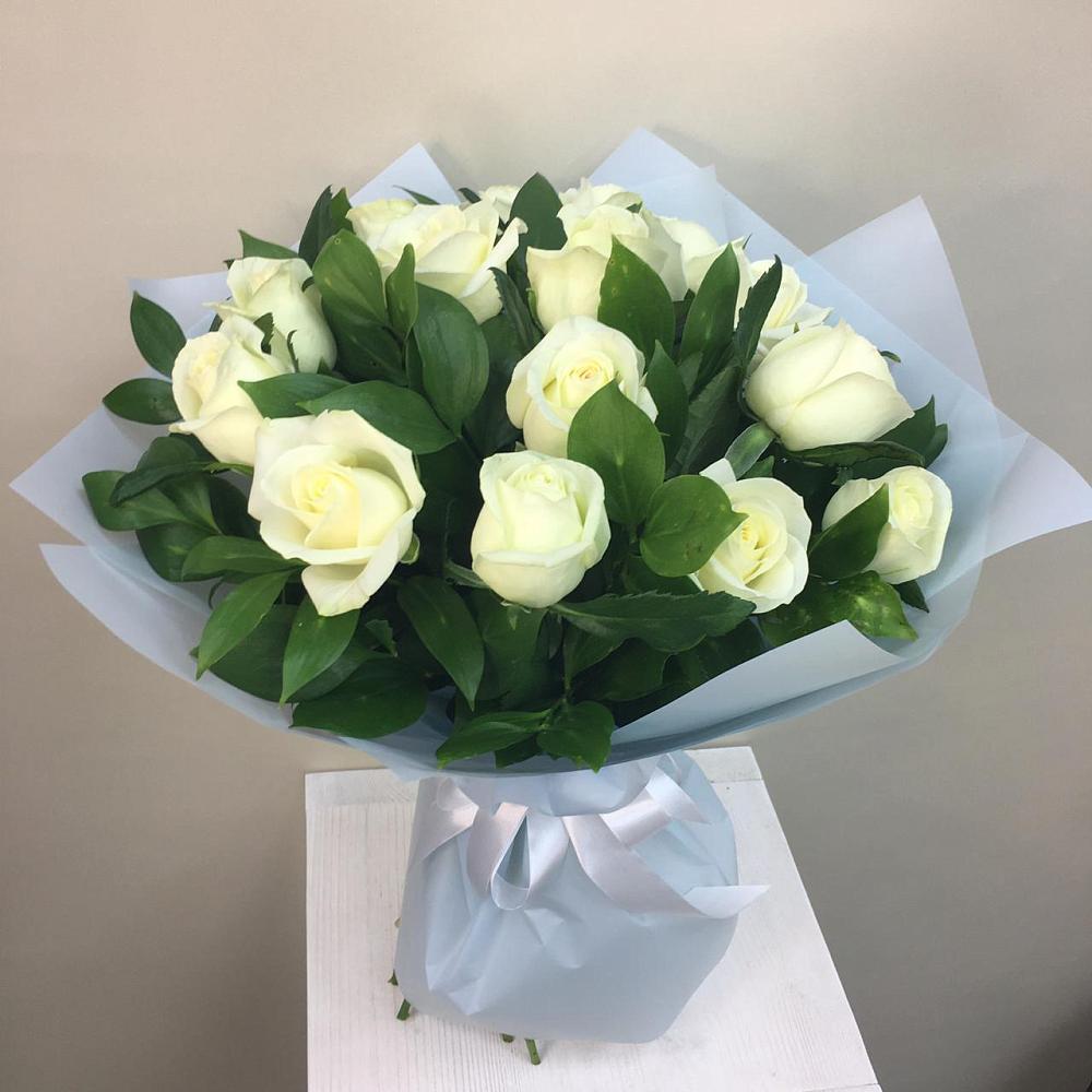 Букет 15 Белых роз Проуд в Зимогорье