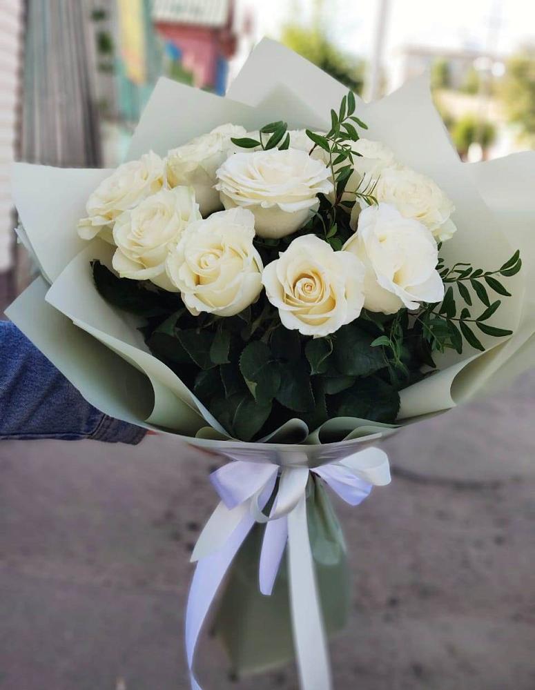 Букет Белые розы Проуд в Зимогорье