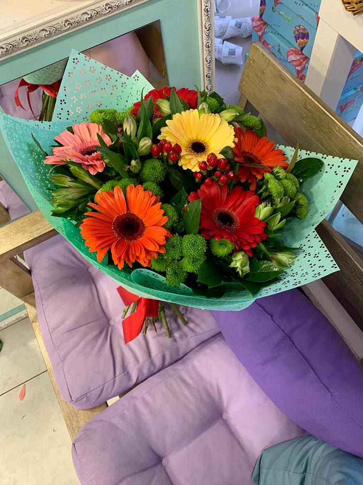 Букет цветов из: Герберы, Хризантемы и Альстромерии в Зимогорье