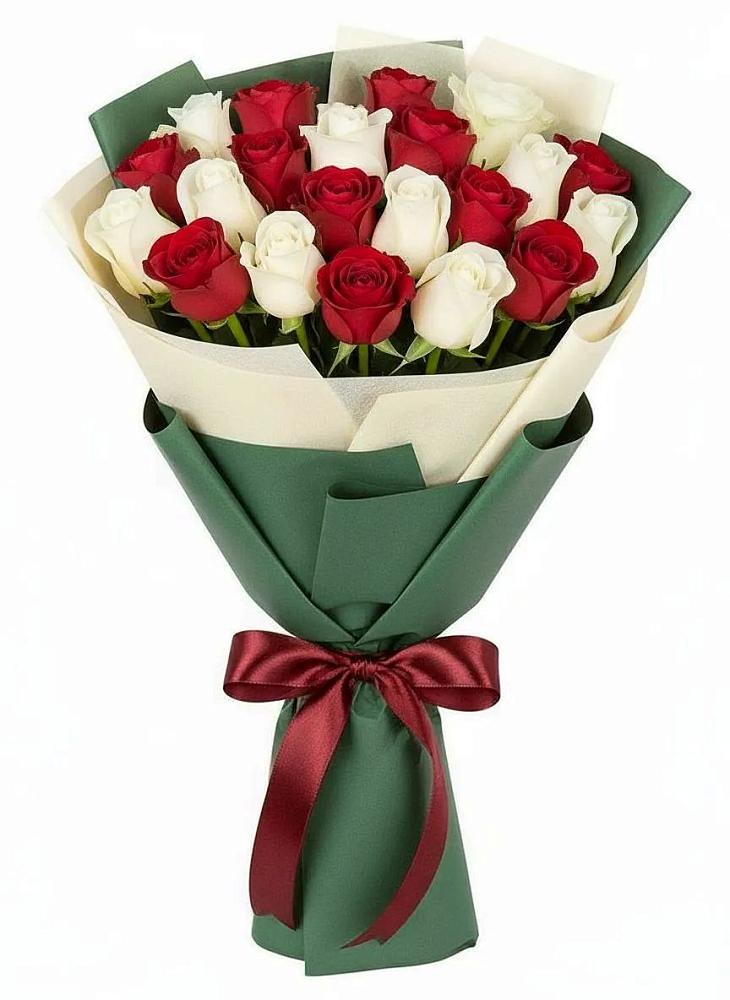 Букет Микс из красных и белых роз в Зимогорье