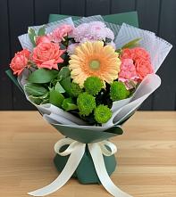 Букет цветов из:  Гвоздики, Розы, Герберы и Хризантемы в Зимогорье
