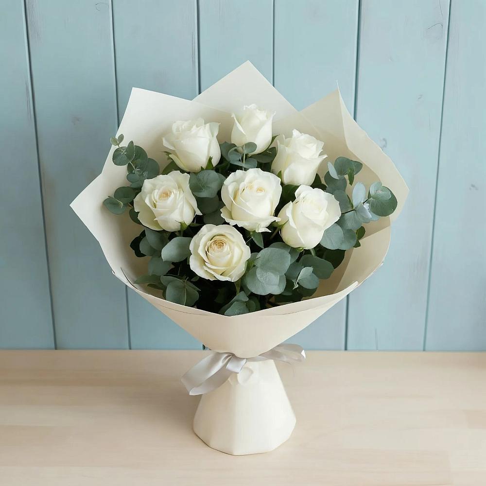 Букет Белые розы в Эвкалипте в Зимогорье