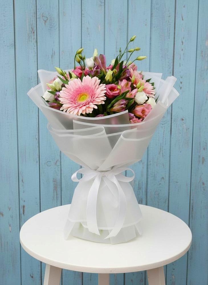 Букет цветов из: Герберы, Альстромерии и Лизиантусы в Зимогорье