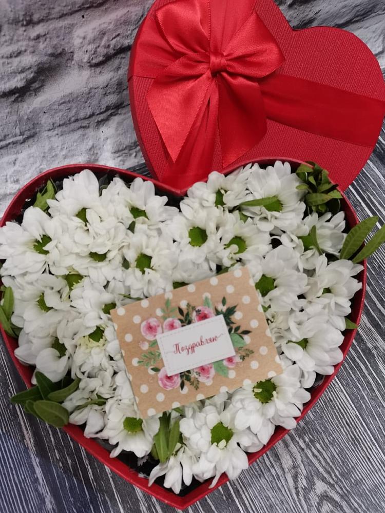 Цветочная композиция из Хризантемы в виде сердца в Зимогорье