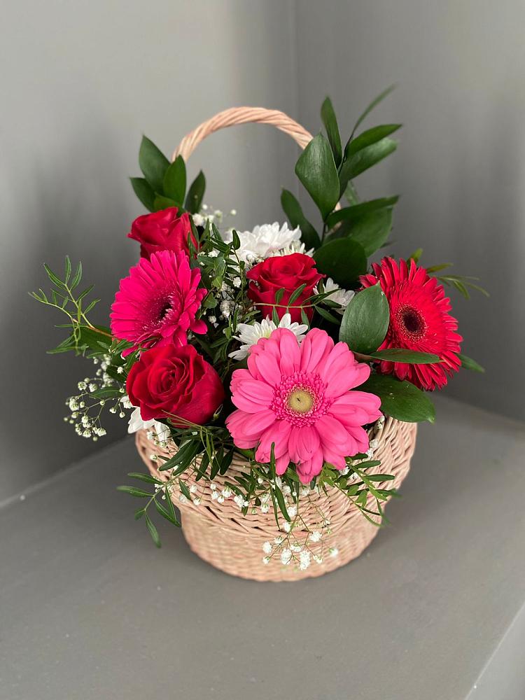 Цветочная композиция из Розы, Хризантемы и Герберы в корзине в Зимогорье